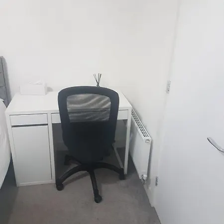 Cosy 2 Bedroom In דירה בריסטול